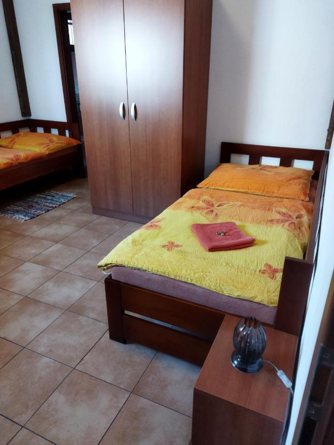 Vinny Sklep A Penzion U Vinohradu Velké Bílovice Kültér fotó