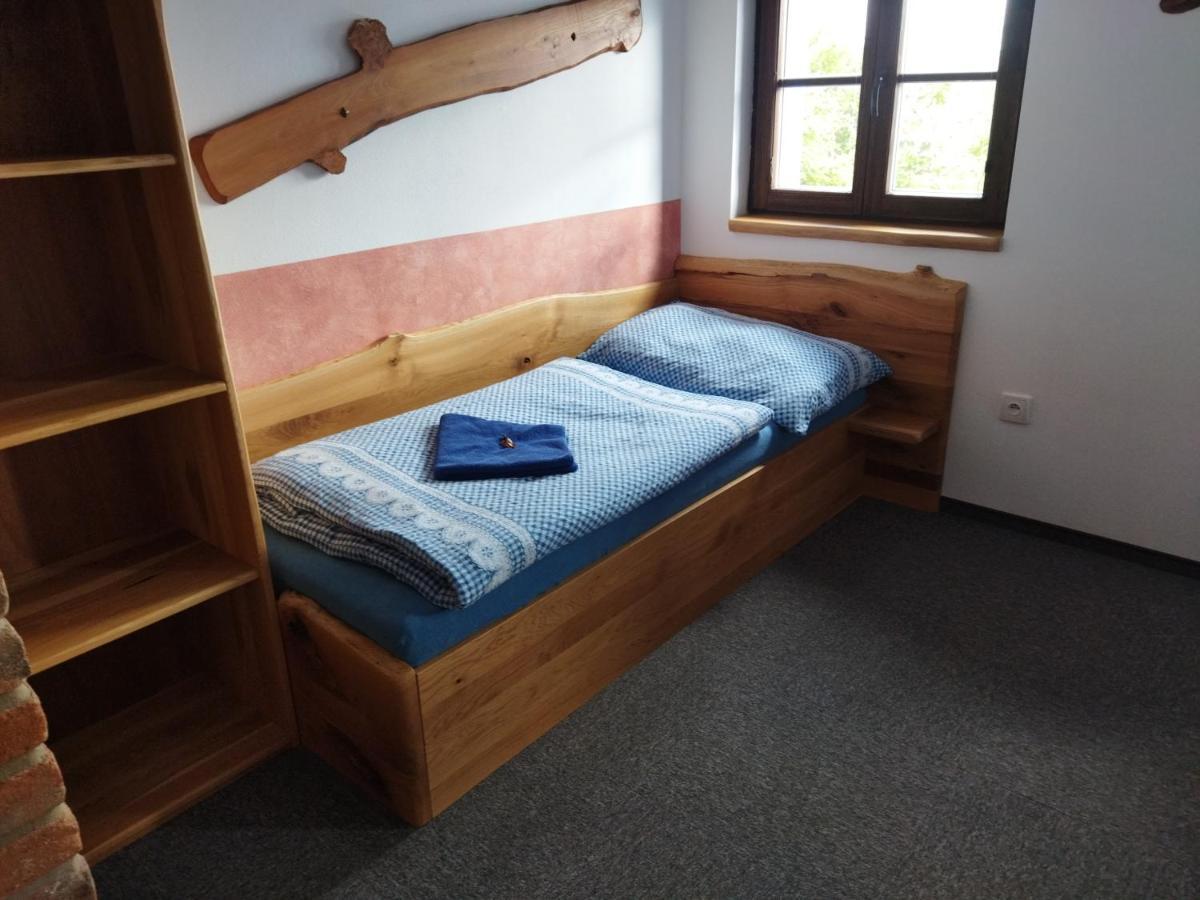 Vinny Sklep A Penzion U Vinohradu Velké Bílovice Kültér fotó